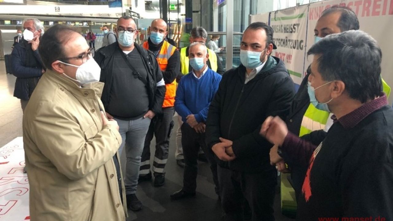 Almanya’da Türk Başkonsolos Tunçer, açlık grevindeki Türk işçileri ziyaret etti