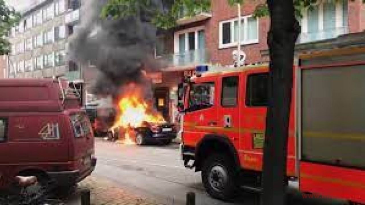 Brennende Autos in Hamburg: Elf beschädigte Wagen