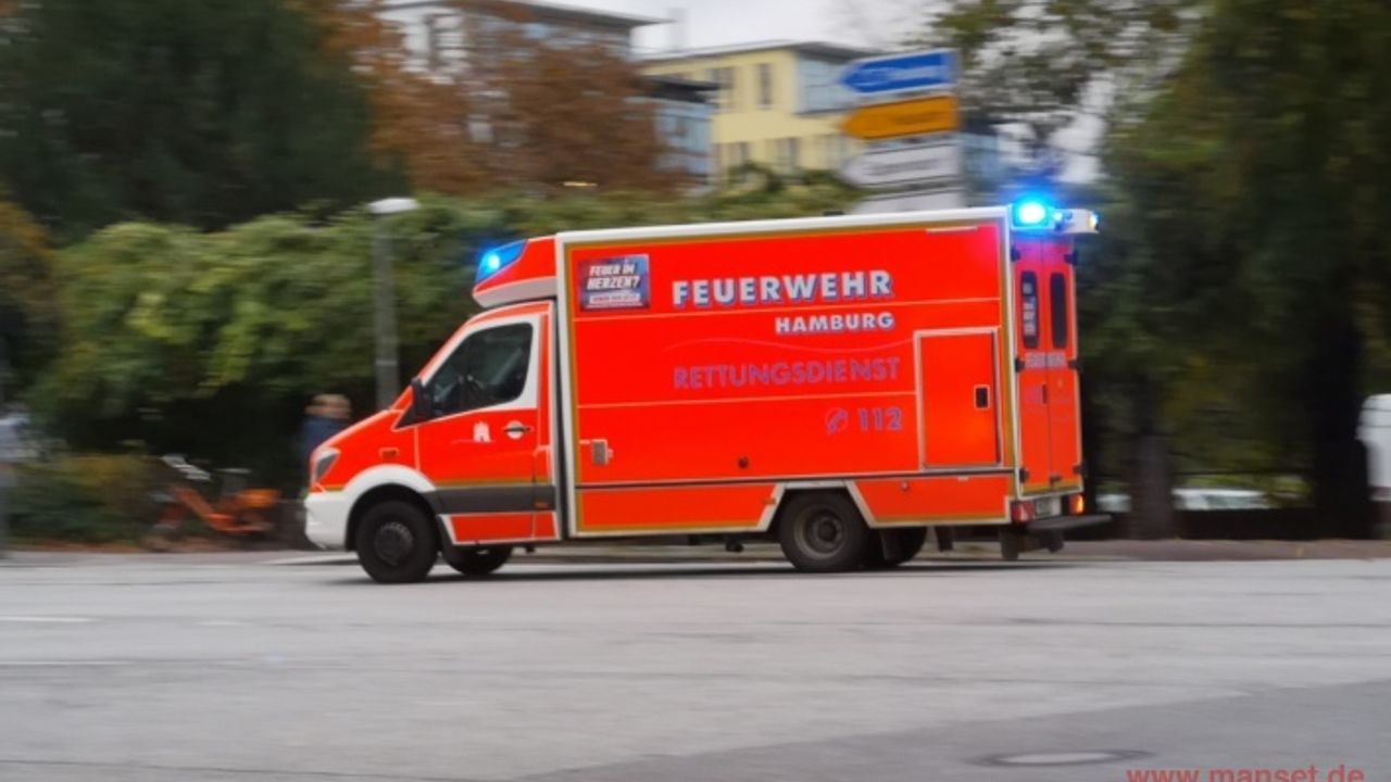 Innerhalb weniger Stunden hilft die Feuerwehr Hamburg zwei neuen Erdenbürgern beim Start ins Leben