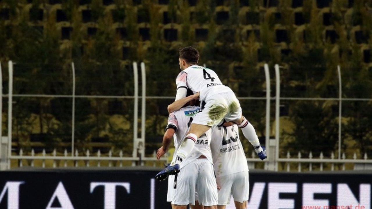 Süper Lig: Fenerbahçe: 1 - Gençlerbirliği: 2 (Maç sonucu)