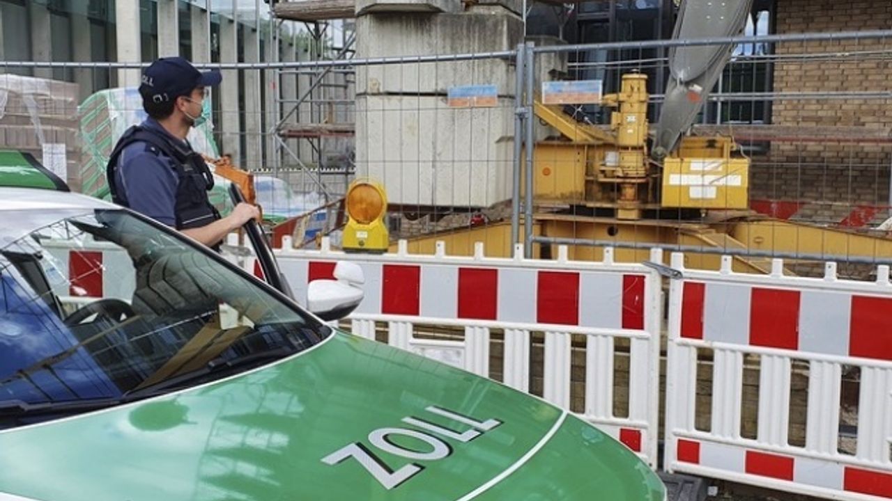 Zollkontrolle in der Neustadt // Arbeitnehmer mit illegalem Aufenthalt auf Baustelle angetroffen
