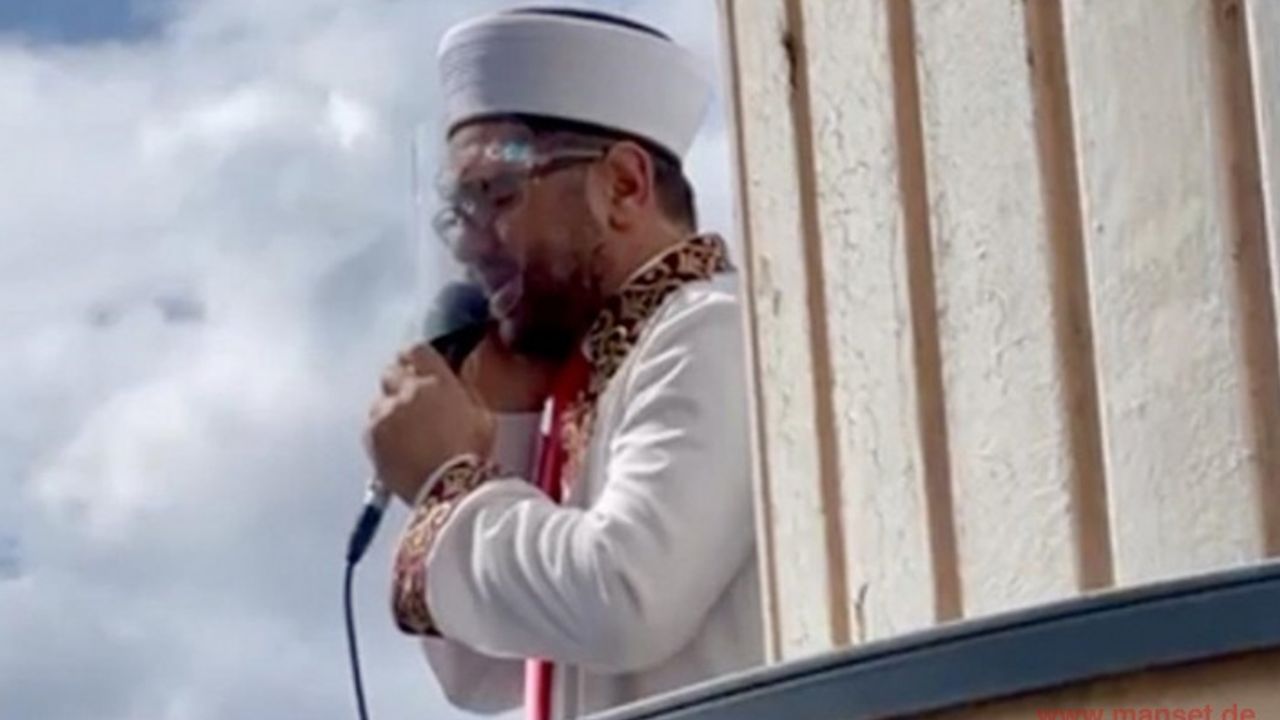 Almanya'nın Wuppertal kentinde cuma ezanı hoparlörle minareden okunmaya başlandı