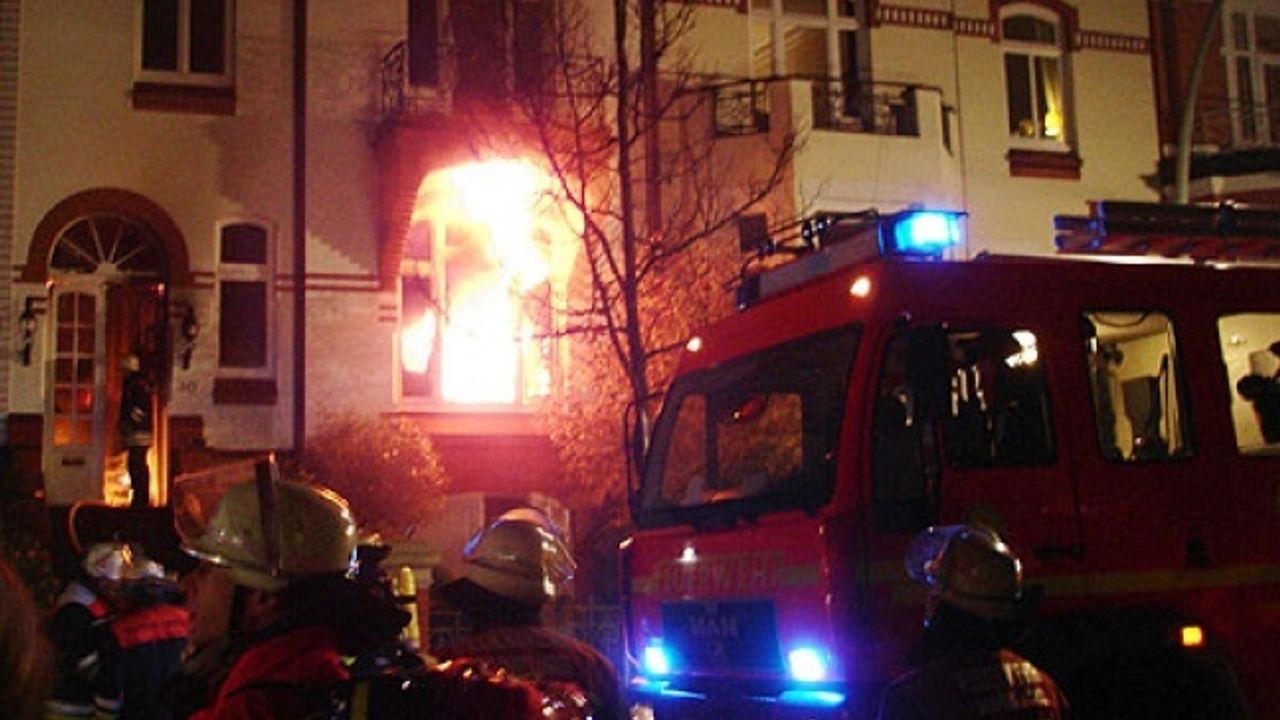 Mann stirbt bei Wohnungsbrand in Hamburg Ottensen
