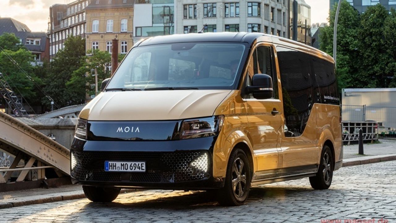 Taxis, MOIA und ioki Hamburg ersetzen weiter Nachtfahrten von Bus und Bahn