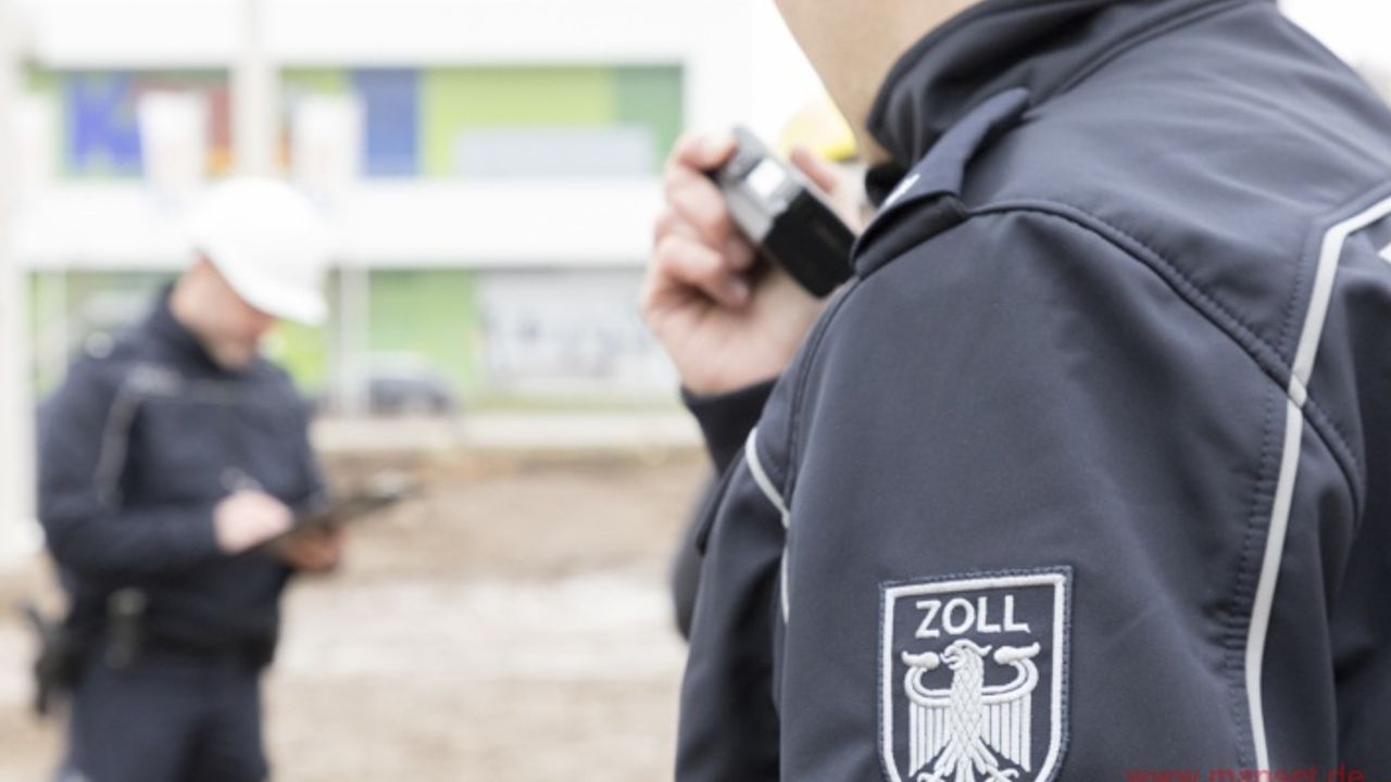 Zoll stellt halbe Tonne Wasserpfeifentabak sicher