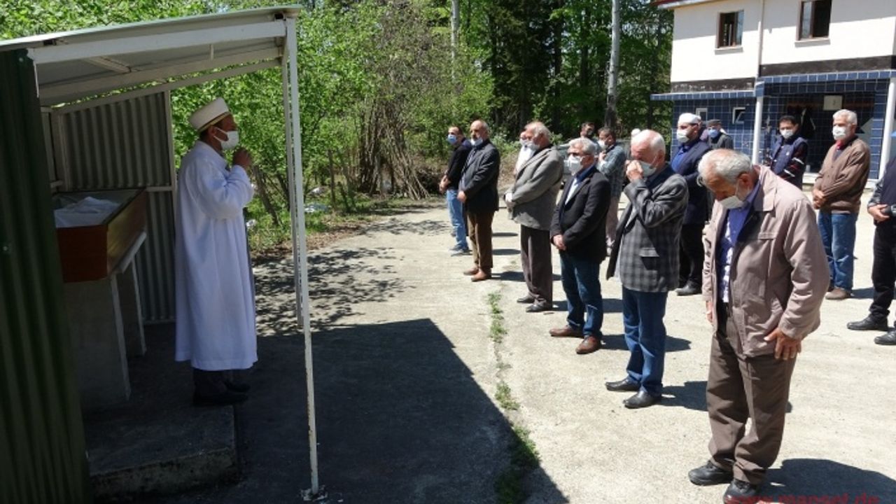 Alman kadın müslüman oldu, vasiyeti üzerine Türkiye’de toprağa verildi