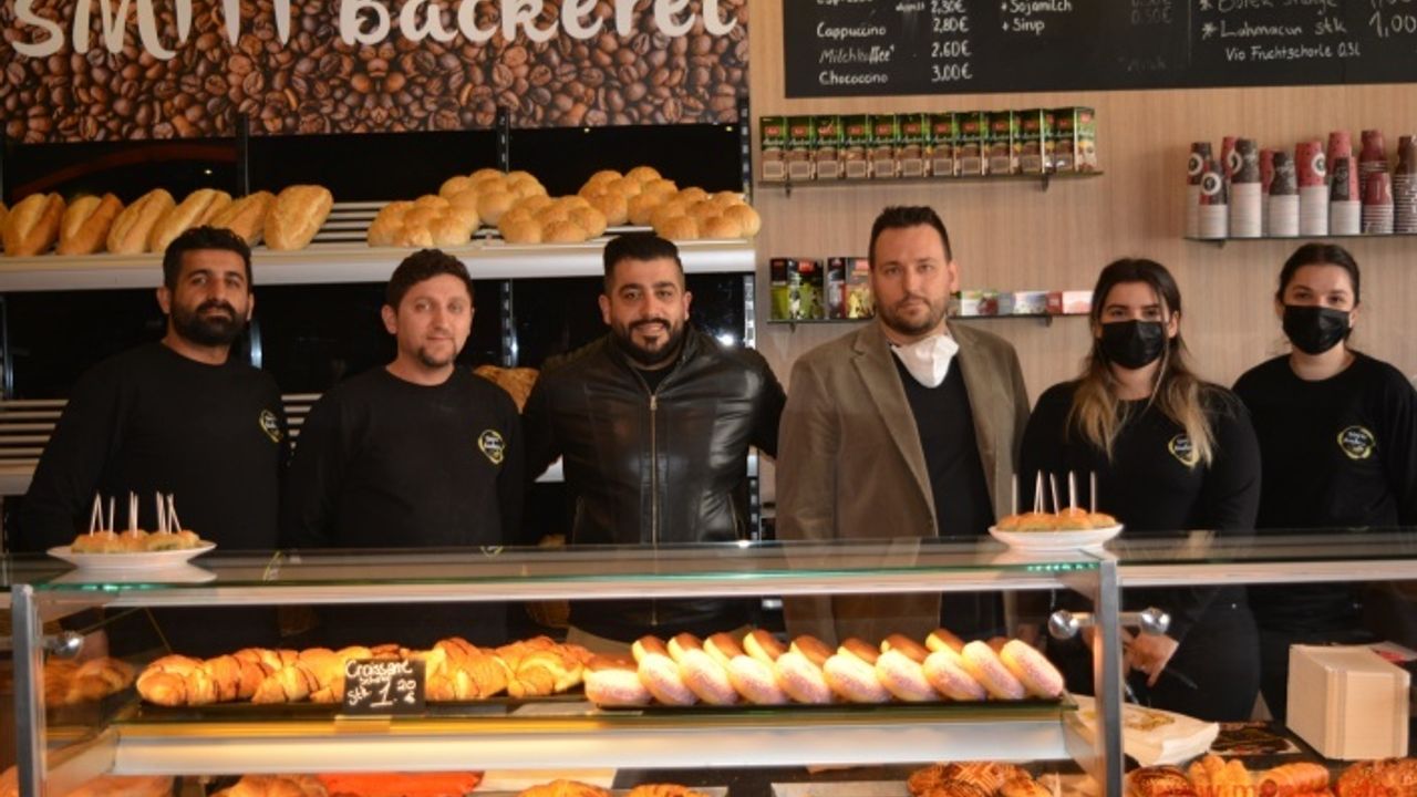 SİMİT Bäckerei güçlü ekiple hizmete başladı