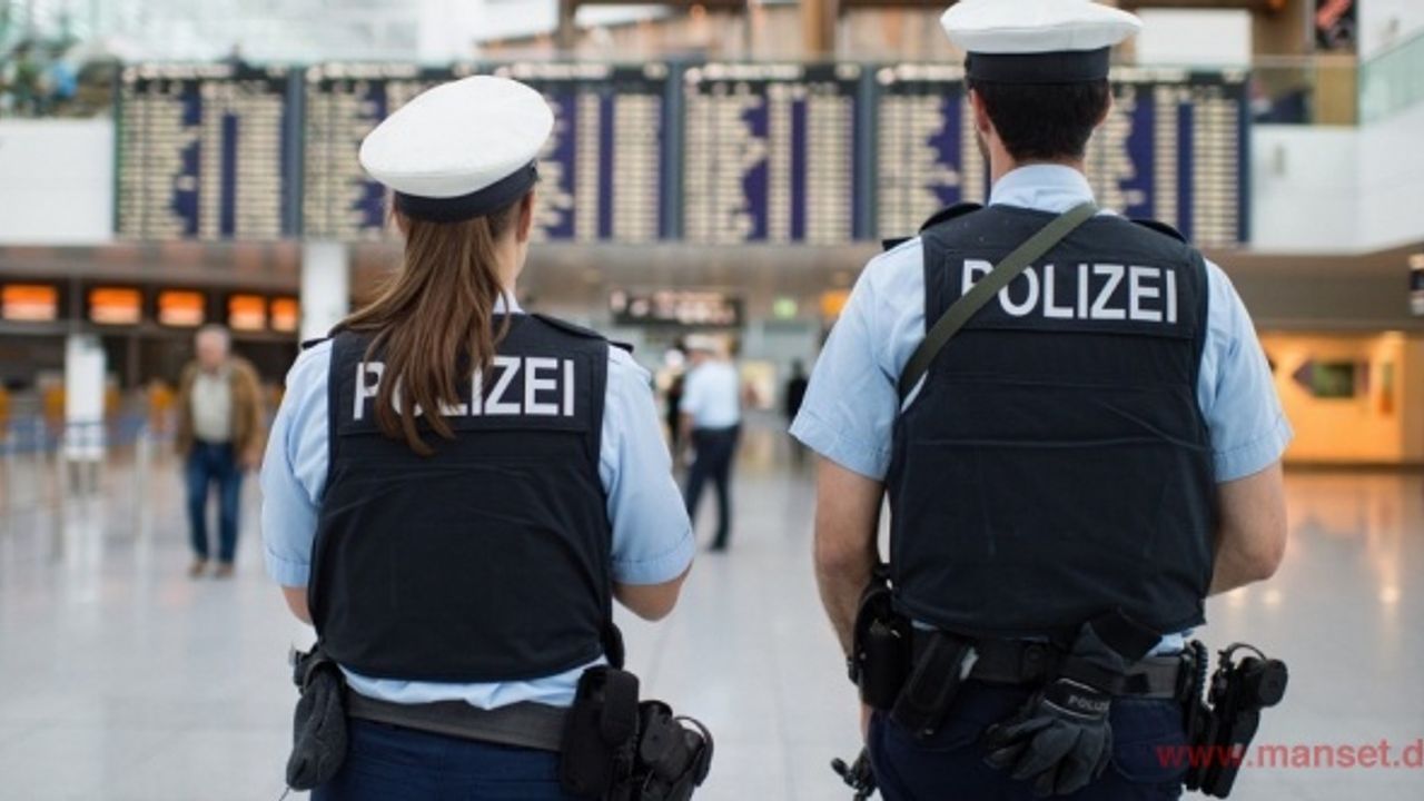 Hamburg Airport: Bundespolizei bringt Betrüger ins Gefängnis, Einhandmesser sorgt für Ärger