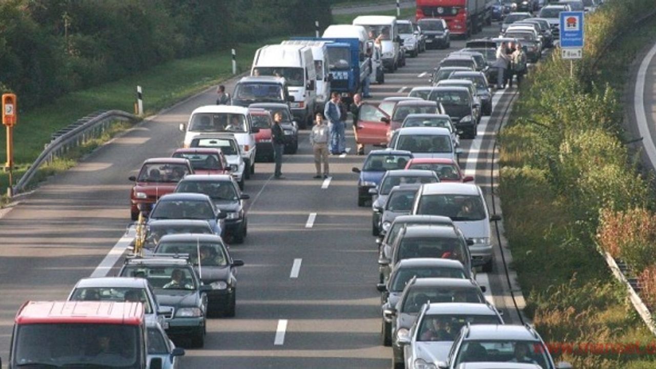Lange Ferien-Staus auf Hamburger Autobahnen