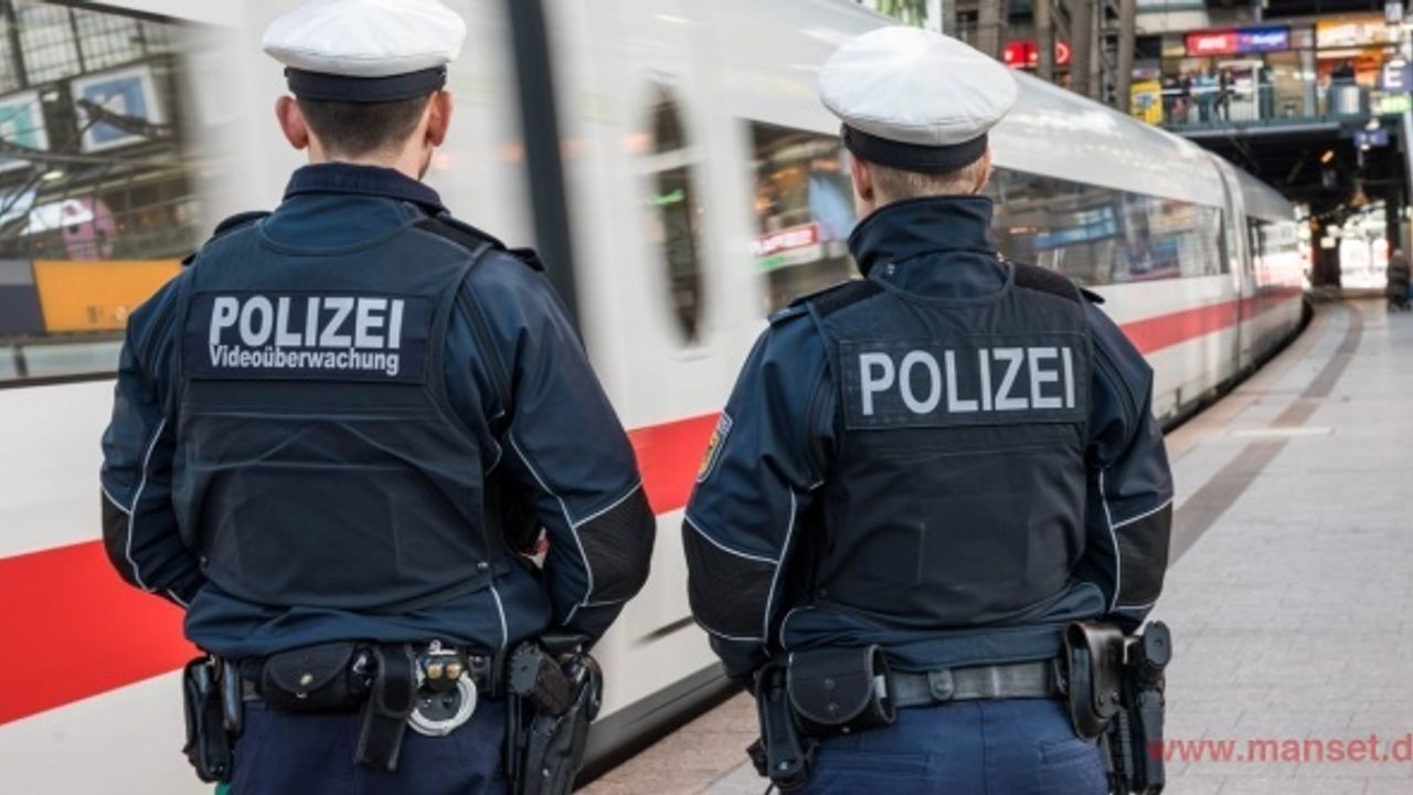 Parfüm im Wert von über 500 Euro entwendet- Bundespolizei führt Diebes-Duo der U-Haftanstalt zu