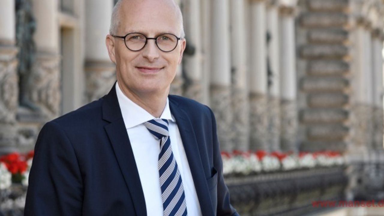 Großer Andrang bei Sonderimpfaktion im Hamburger Rathaus