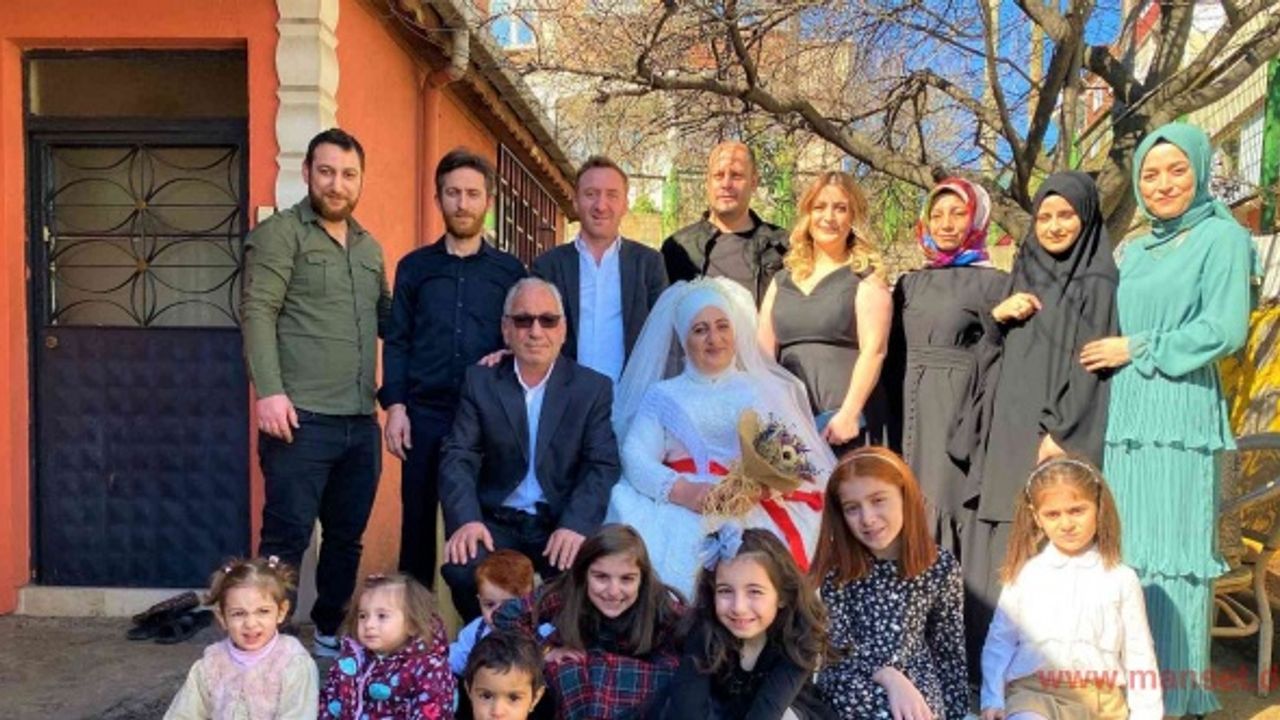 8 torun, 4 çocuk sahibi çift yeniden gelinlik ve damatlık giydi
