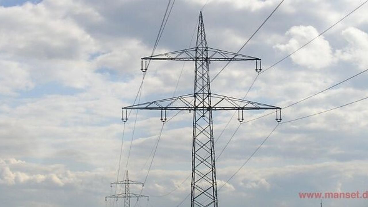 Berlin'de 20 bin hane elektriksiz kaldı