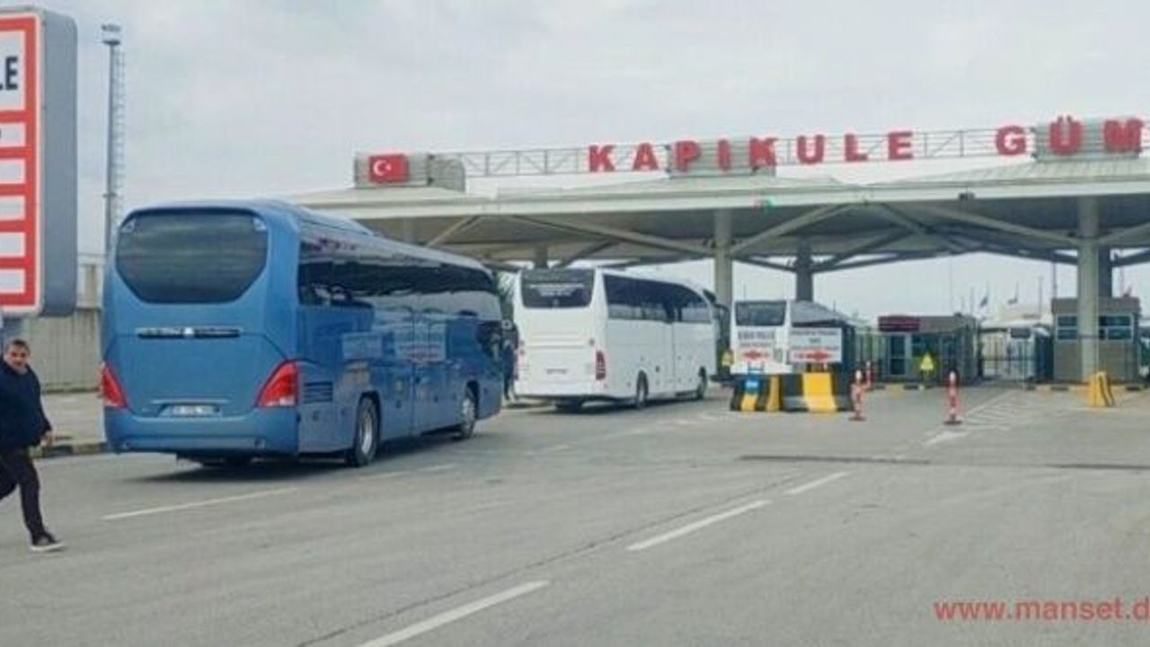Ukrayna’daki Türk vatandaşlarının tahliyesi için Türkiye’den onlarca otobüs yola çıktı