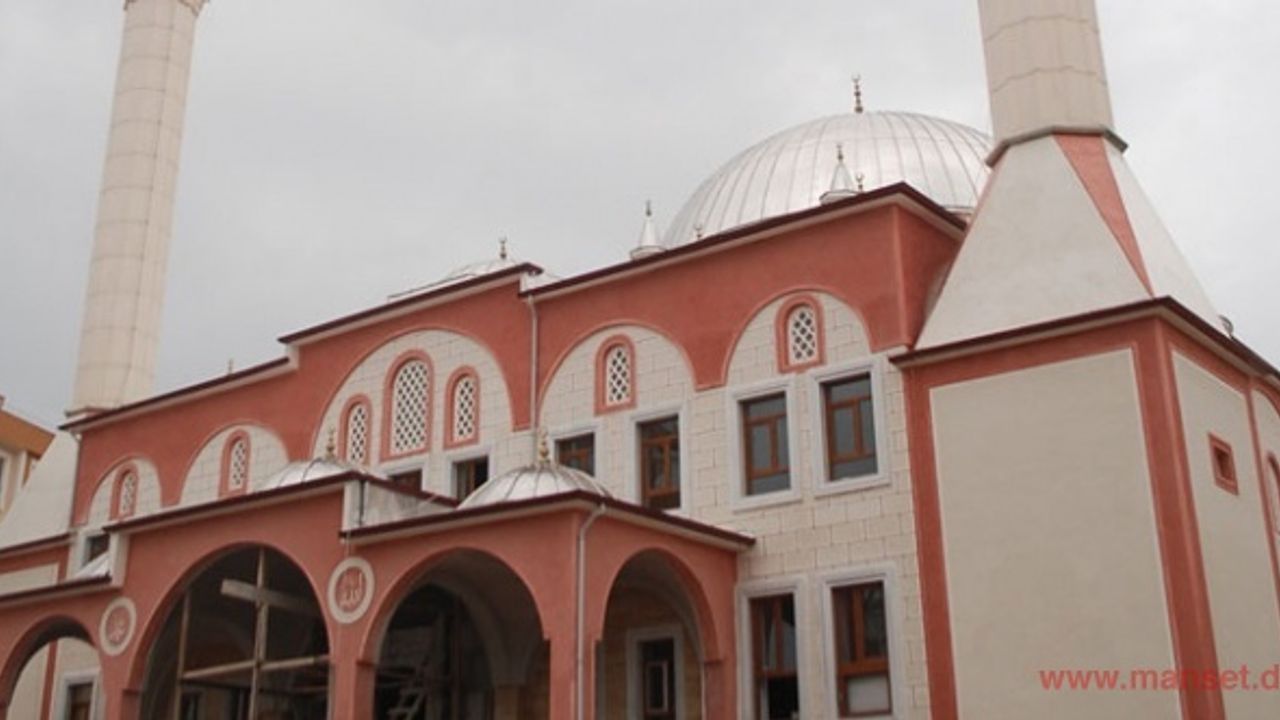 Berlin’deki Mevlana Camisi’nde Almanya’daki kurumsal ırkçılık ele alındı