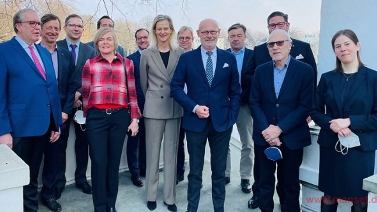 Gemeinsam auf dem Weg zum klimaneutralen Kreuzfahrthafen Hamburg