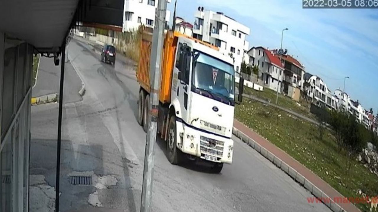 Sokak köpeklerinden kaçarken kamyonun altında kalan küçük Mahra yaşam mücadelesi veriyor