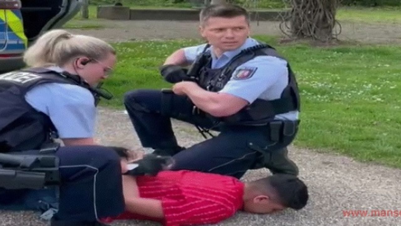 Almanya’da 13 yaşındaki Emirhan Altıntaş’a polis şiddeti