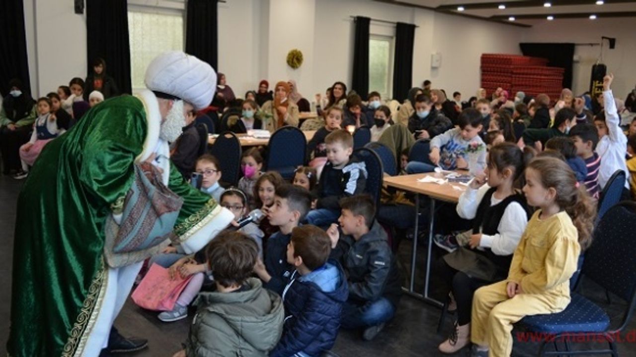 DITIB Merkez Camii’nde Nasreddin Hoca ve Karagöz-Hacivat gösterilerine yoğun ilgi
