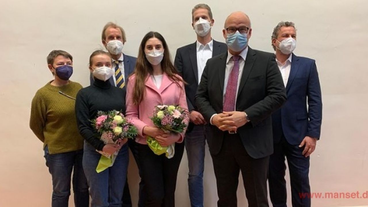 Schulsenator Ties Rabe begrüßt erste ukrainische Lehrkraft im Hamburger Schuldienst