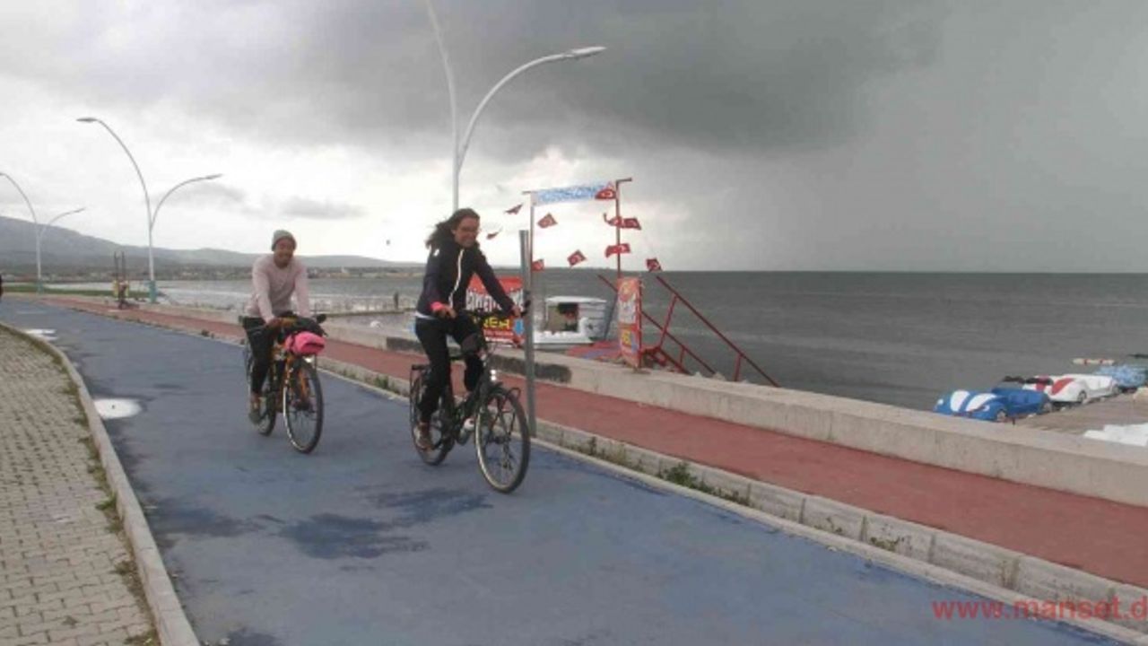 Alman ve Çinli çift, 7 bin 300 kilometre pedal çevirerek Türkiye’ye geldi