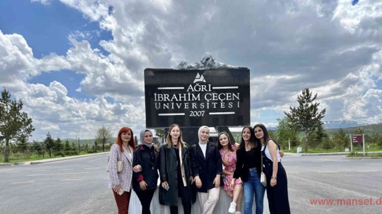 Gönüllü hizmet projesiyle Portekiz’e giden 16 öğrenci Ukrayna için seferber oldu