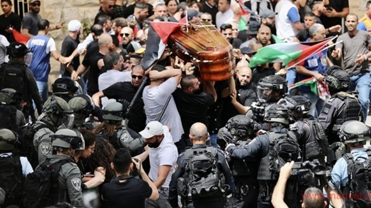 İsrail polisi, gazeteci Abu Akleh’in cenaze konvoyuna saldırdı