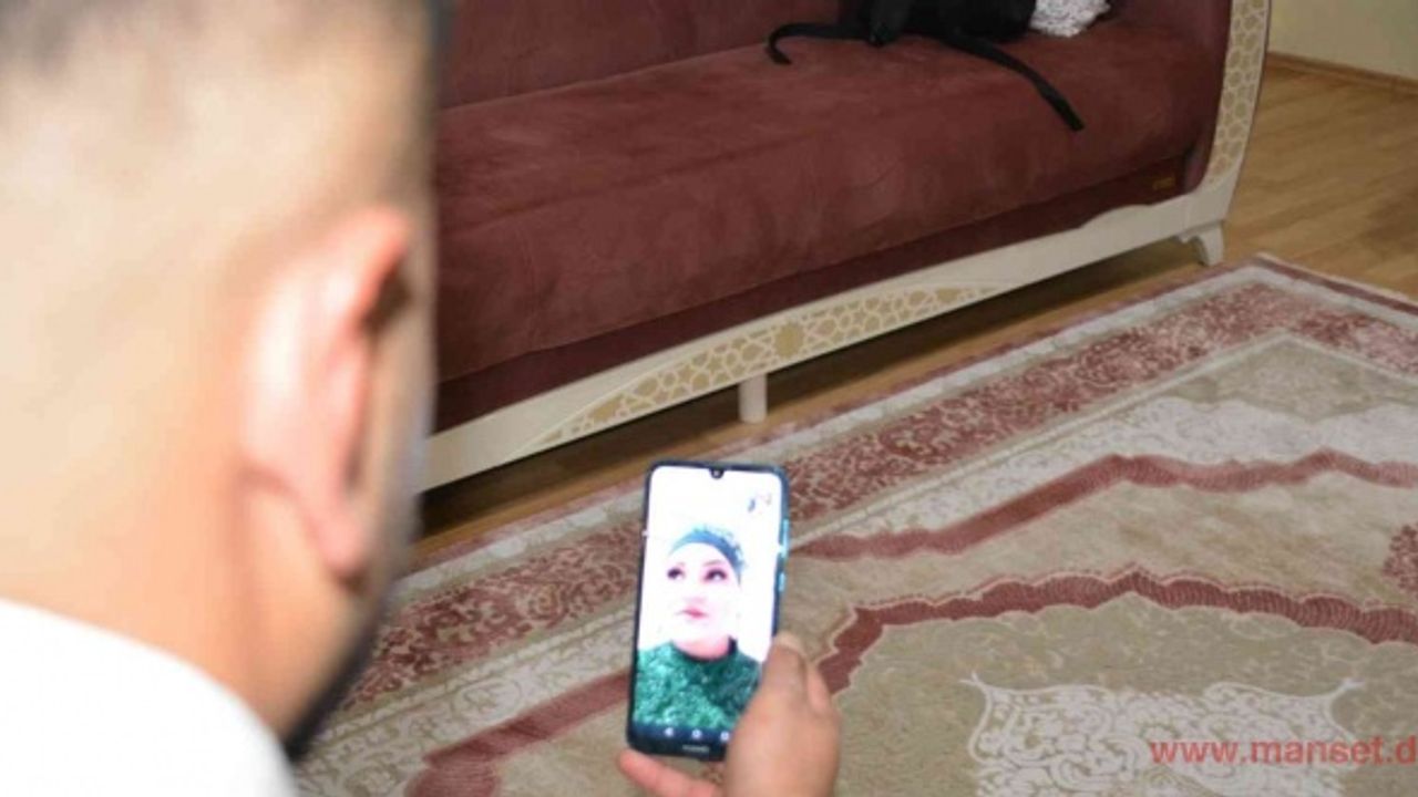 Vize alamayan damat, Almanya'daki düğününe görüntülü bağlantı ile katıldı