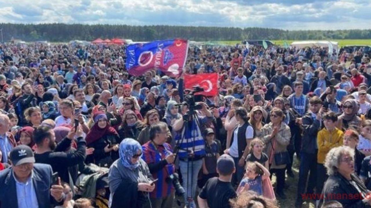 Trabzonspor’un şampiyonluğu Berlin’de yayla şenliği havasında kutlandı