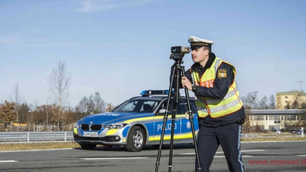 Almanya’da polise el hareketi yapan sürücüye 5 bin Euro para cezası