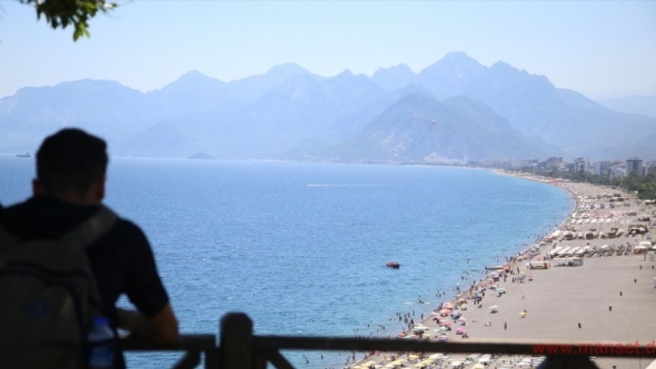 Antalya'ya gelen yabancı turist sayısı 8 milyonu aştı