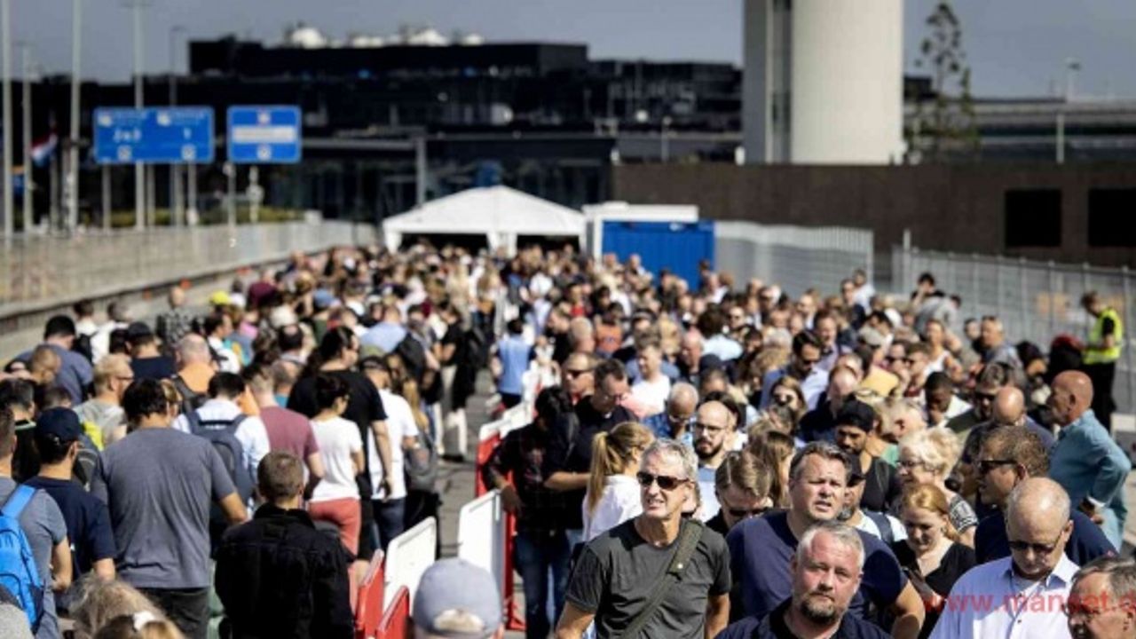 Amsterdam’da havalimanındaki personel eksikliği nedeniyle uçuşlar iptal ediliyor