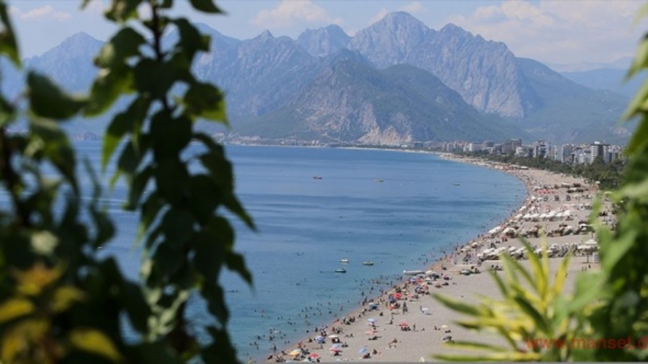 Antalya'ya hava yoluyla gelen yabancı turist sayısı 10 milyonu aştı