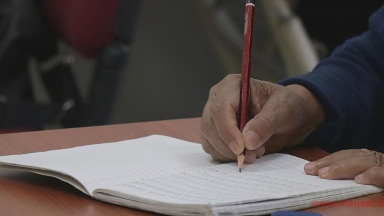 Dünya genelinde 771 milyon kişi okuma yazma bilmiyor