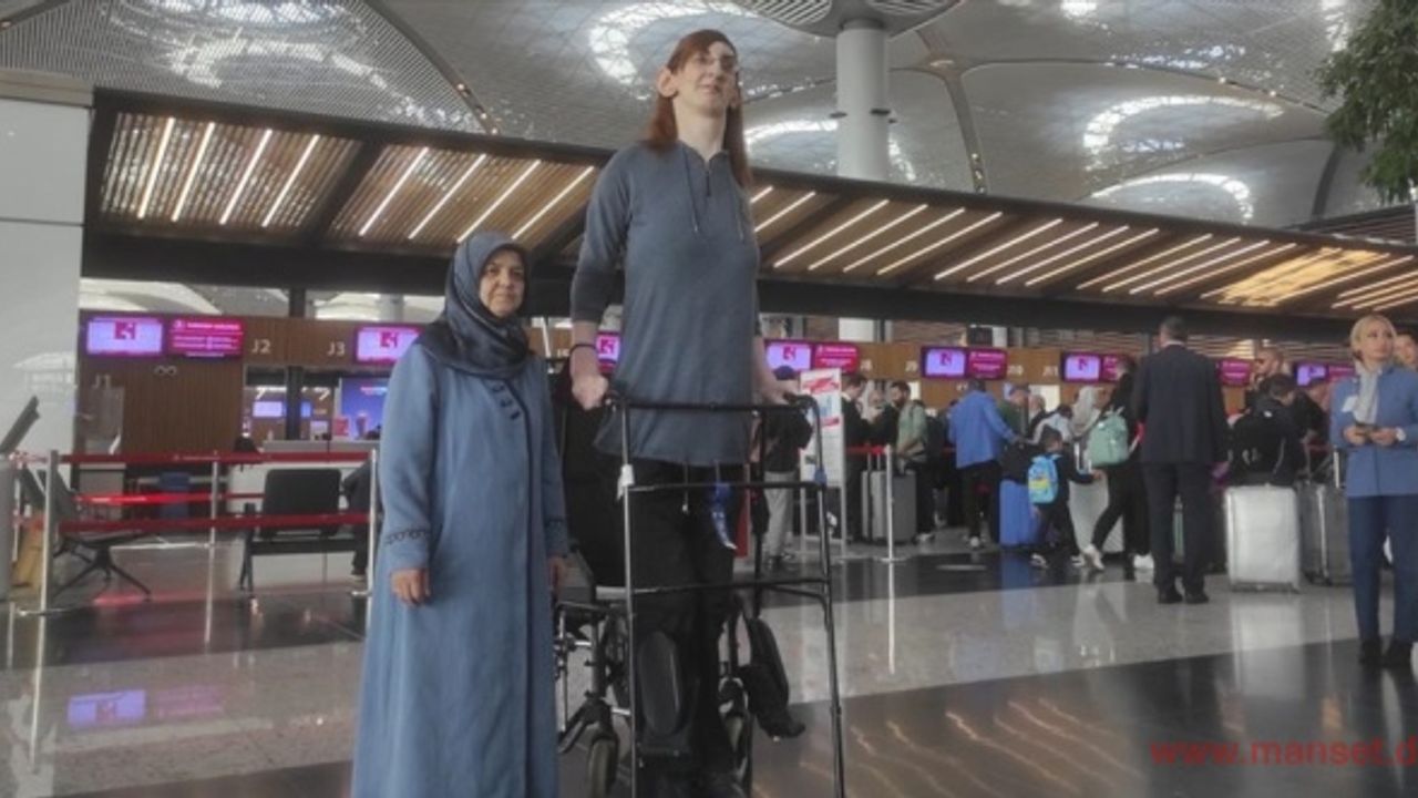 “Dünyanın en uzun boylu kadını“ THY'nin desteğiyle ilk kez uçağa bindi