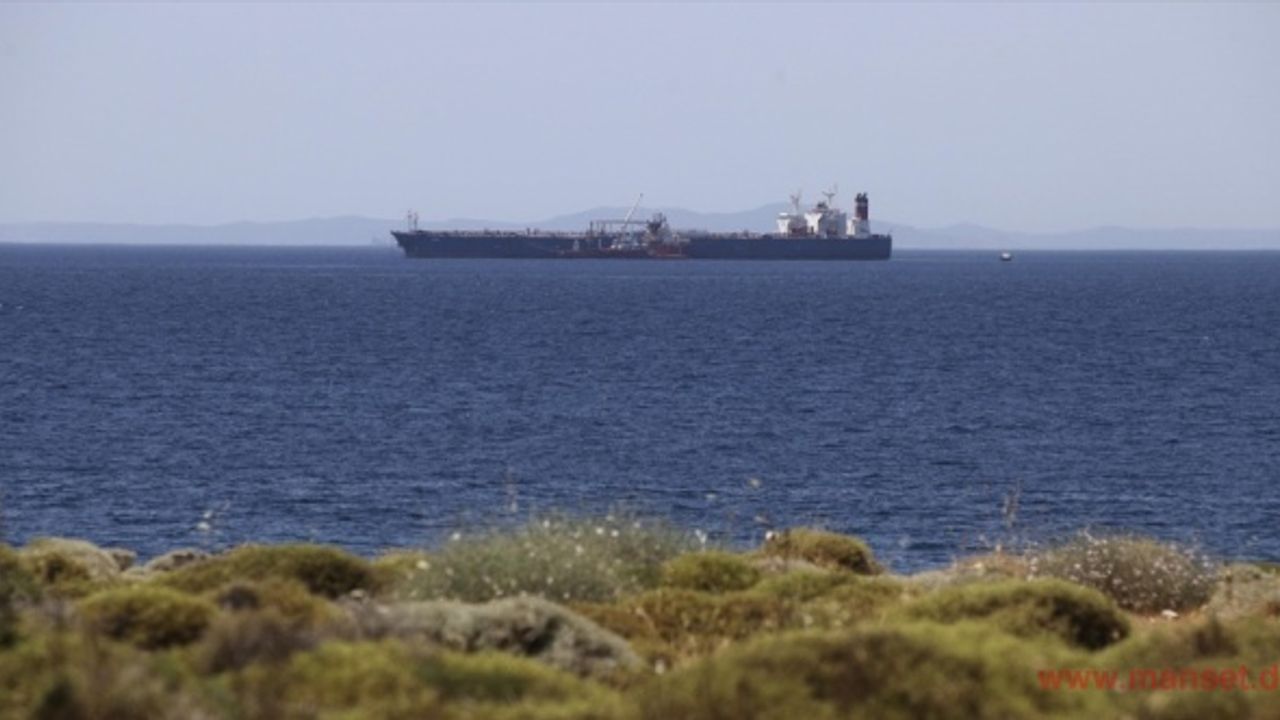 Rus petrolünün Yunanistan açıklarındaki sulardan Avrupa'ya gizli şekilde nakledildiği ileri sürüldü