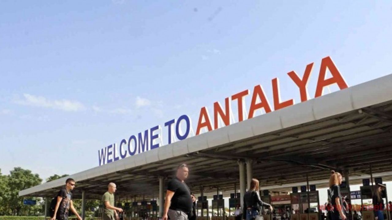 Seferberlik sonrası Rusya’dan Antalya’ya gelen günlük 80 uçağa 3-4 sefer ilave