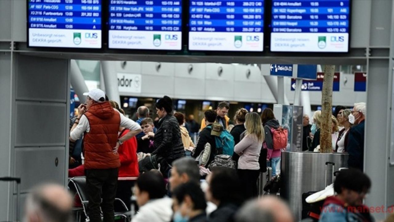 Almanya'da pilotların grevi nedeniyle çok sayıda uçuş iptal edildi