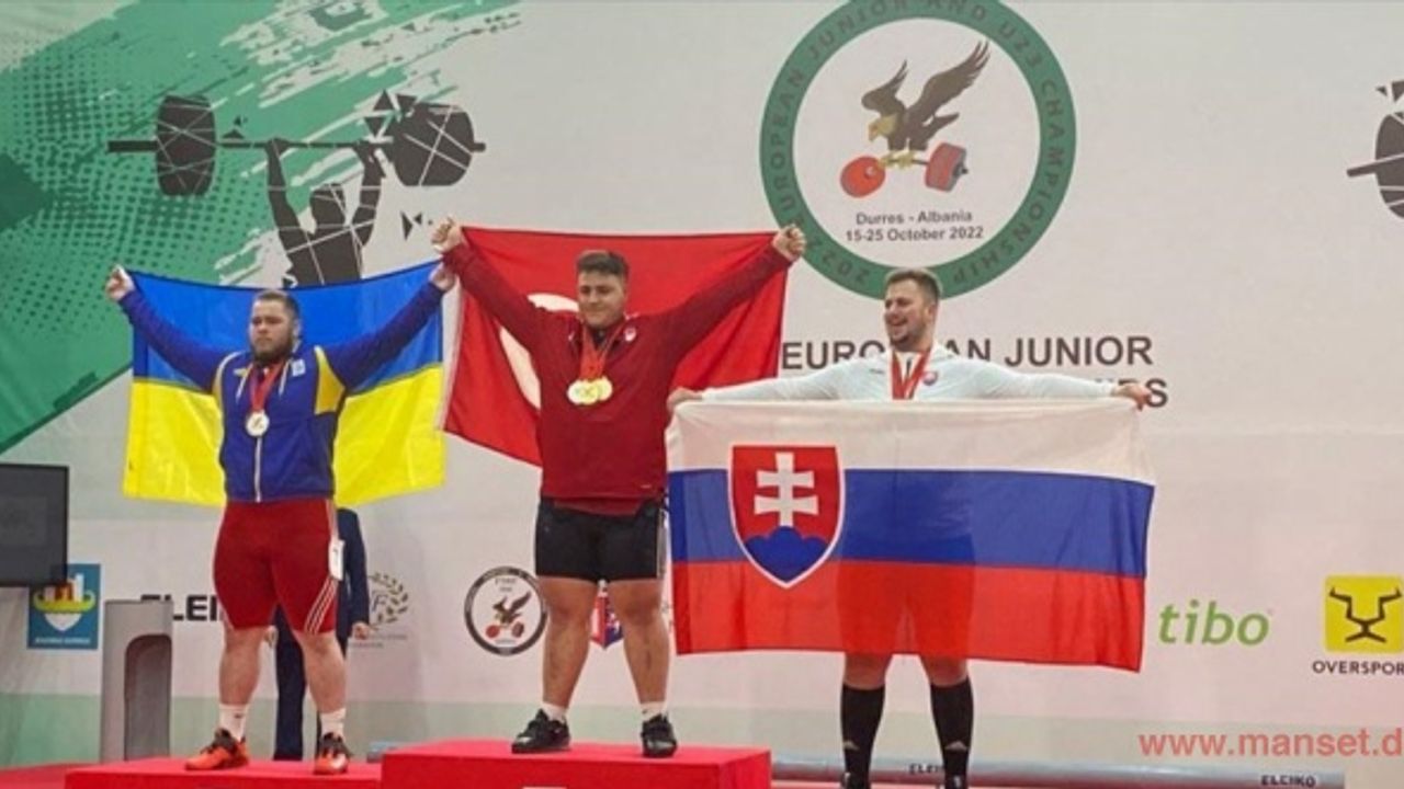 Gençler ve 23 Yaş Altı Avrupa Halter Şampiyonası'nda milli sporcu Ali Oflaz Avrupa şampiyonu oldu