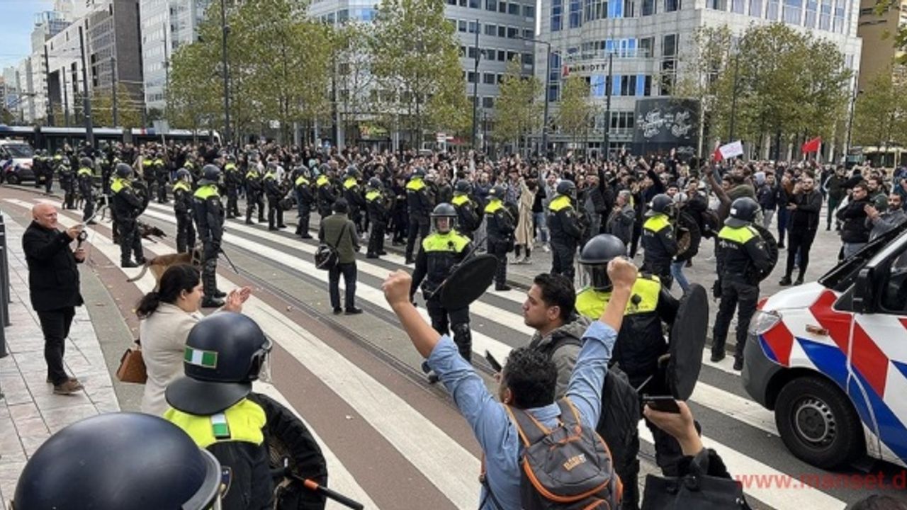 Hollanda'da Kuran-ı Kerim yakma eylemi başlamadan bitti