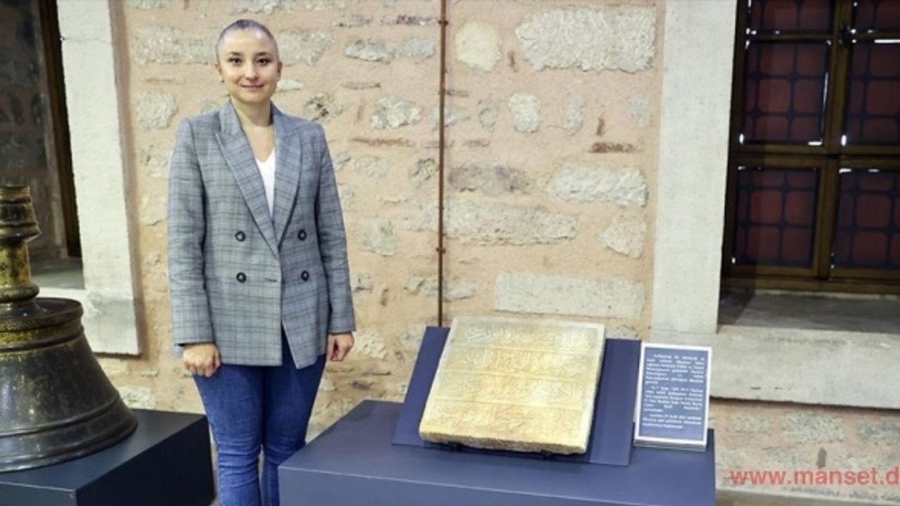Hollanda'ya kaçırılan kitabenin, dedesinin yaptırdığı camiye ait olduğunu tesadüfen öğrendi