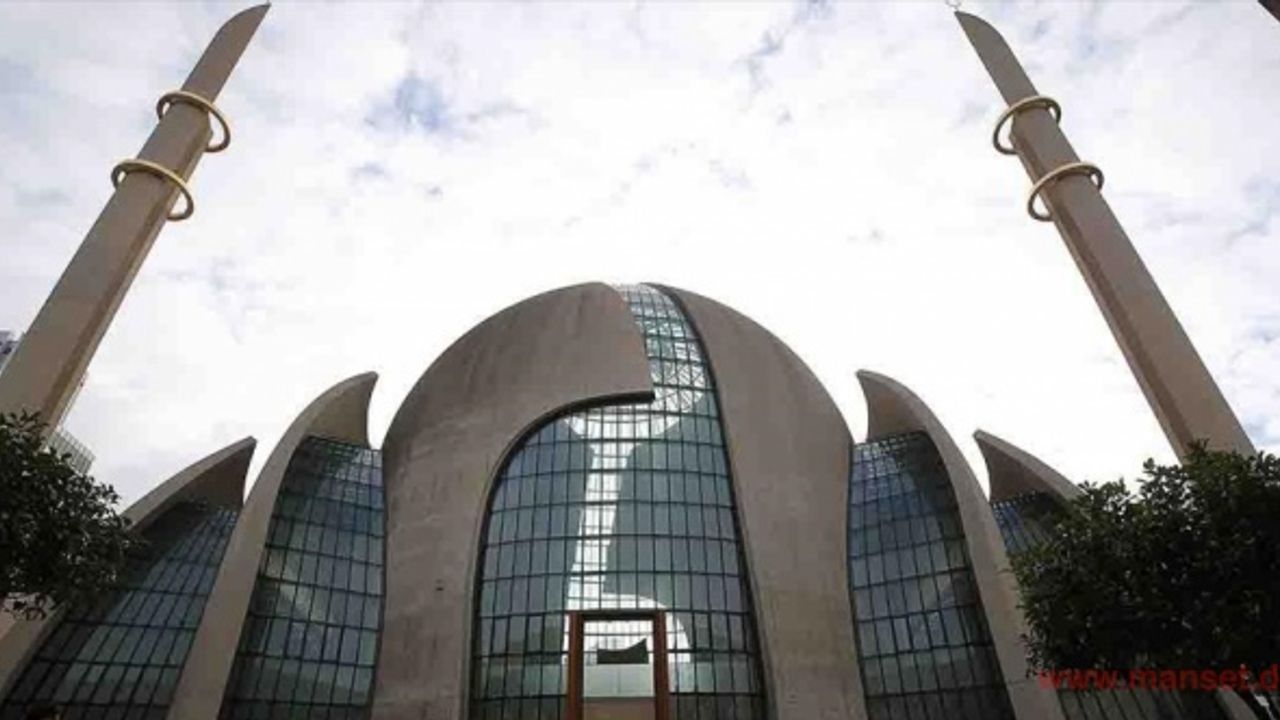 Kölnlü Müslümanlar, cuma günleri hoparlörden okunacak ilk ezanın heyecanını yaşıyor