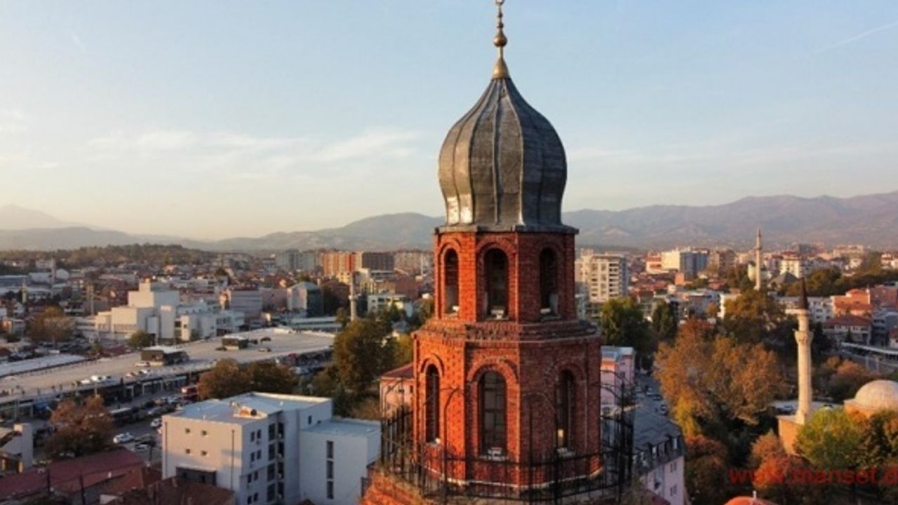 Kuzey Makedonya'da Osmanlı dönemine ait saat kulesi zamana meydan okuyor