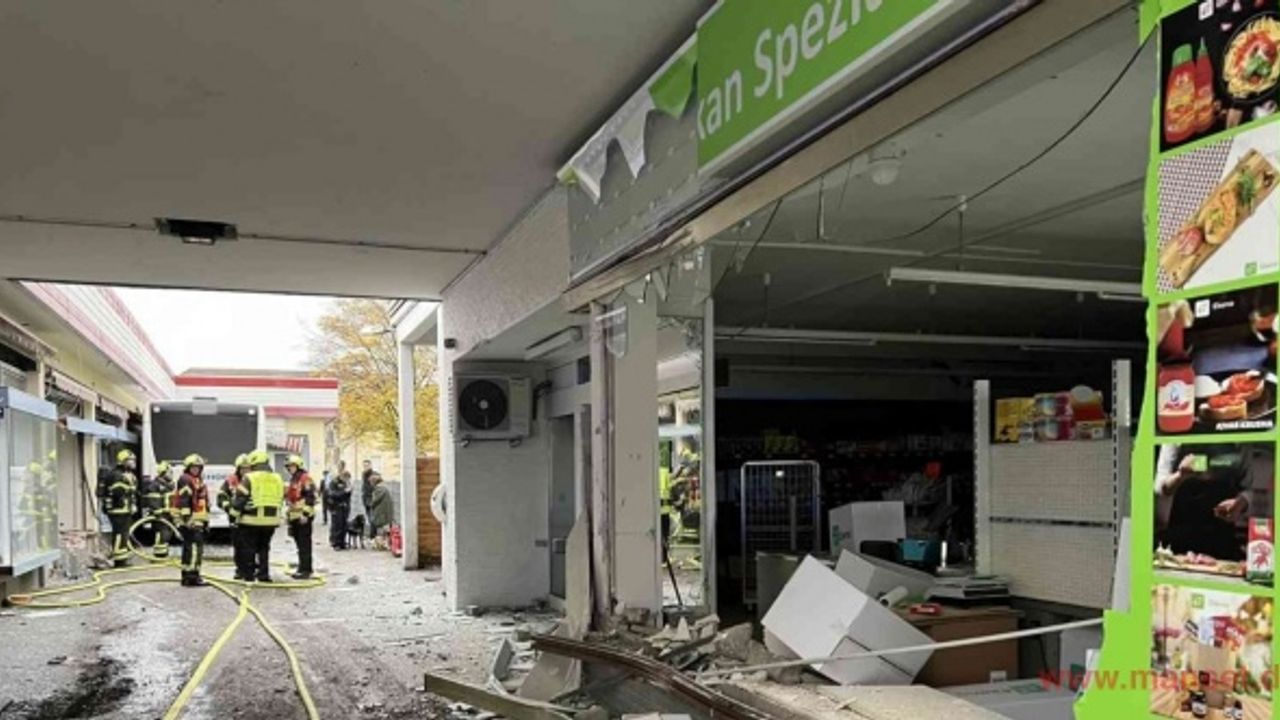 Almanya’da belediye otobüsü iş yerine daldı: 5 yaralı