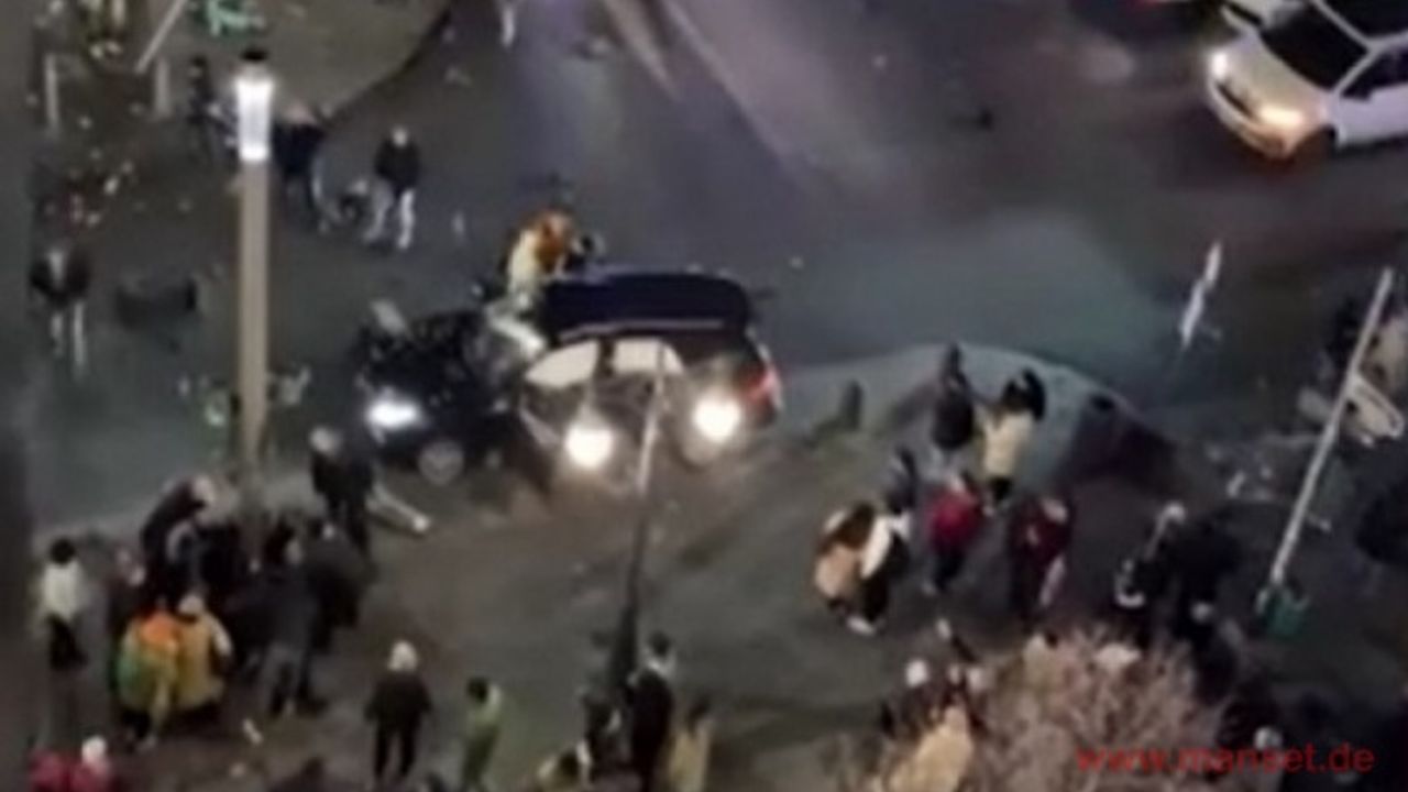 Almanya’da Noel pazarına araç daldı: 2’si ağır 6 yaralı
