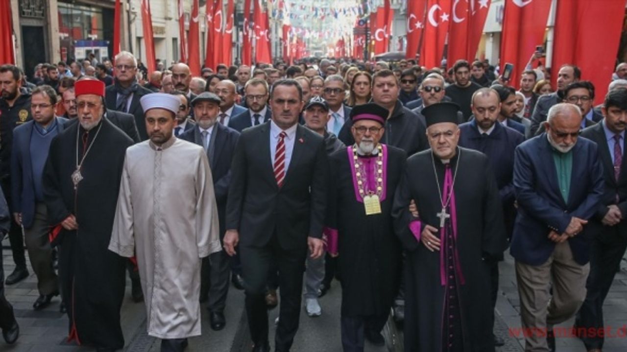 Beyoğlu'nda “İstiklal Bizim“ birlik ve beraberlik yürüyüşü düzenlendi