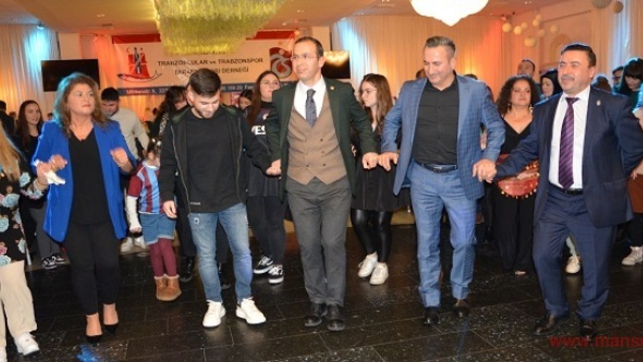 Farklı yöre insanlarının katıldığı Karadenizliler Dayanışma Gecesinde coşku doruktaydı