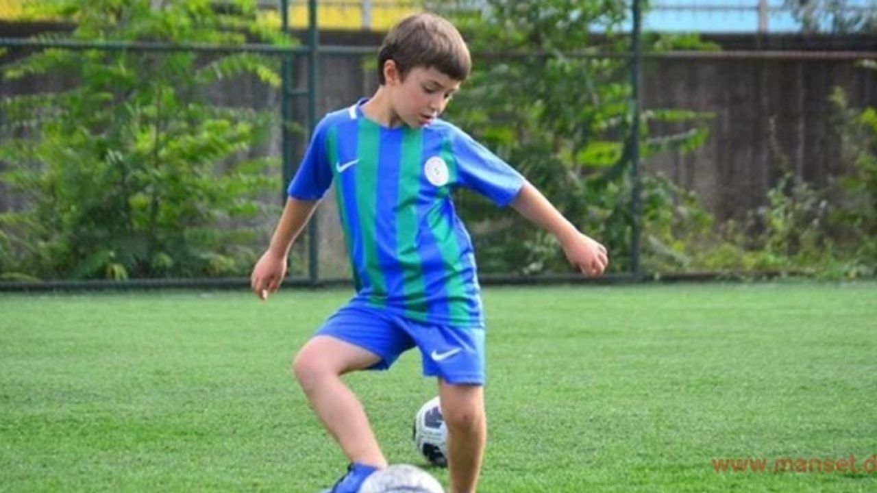 Üzerine kale direği devrilen minik Yiğit 3 günlük yaşam mücadelesini kaybetti