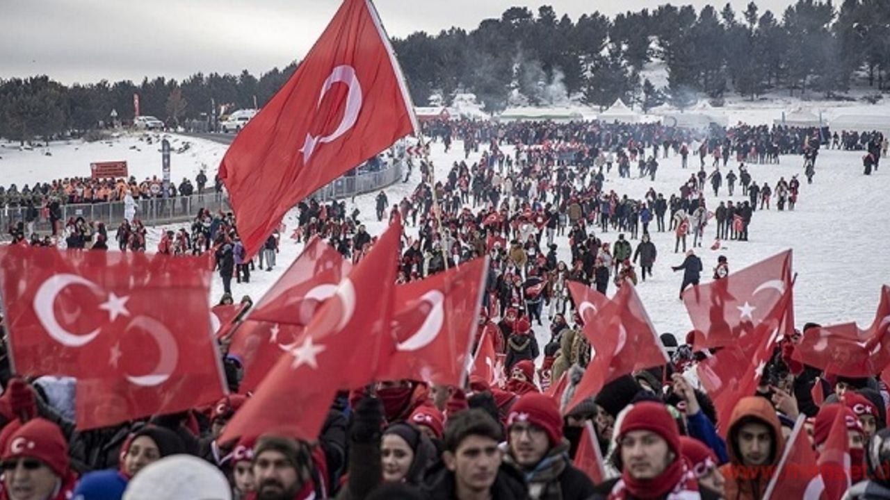 Binlerce kişi eksi 12 derecede Sarıkamış şehitleri için yürüdü