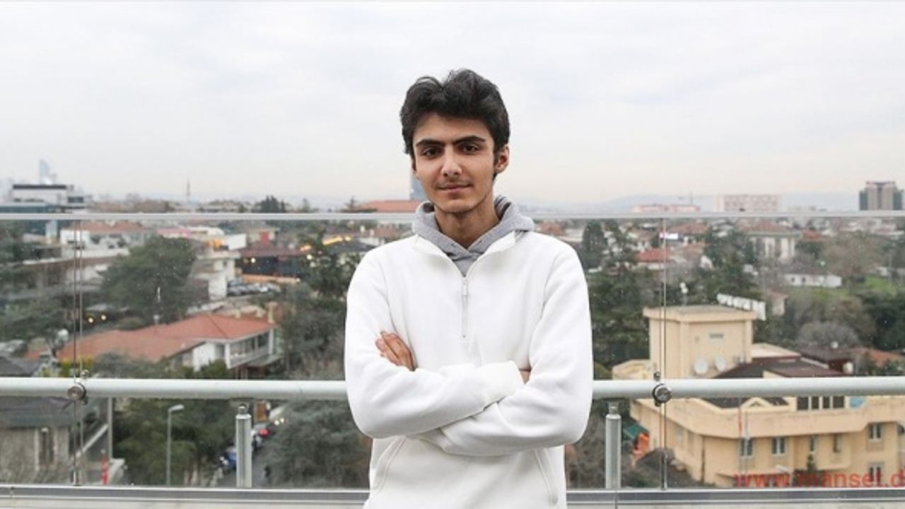 Çaldığı piyano ile gündem olan 19 yaşındaki kurye konservatuvar okumak istiyor
